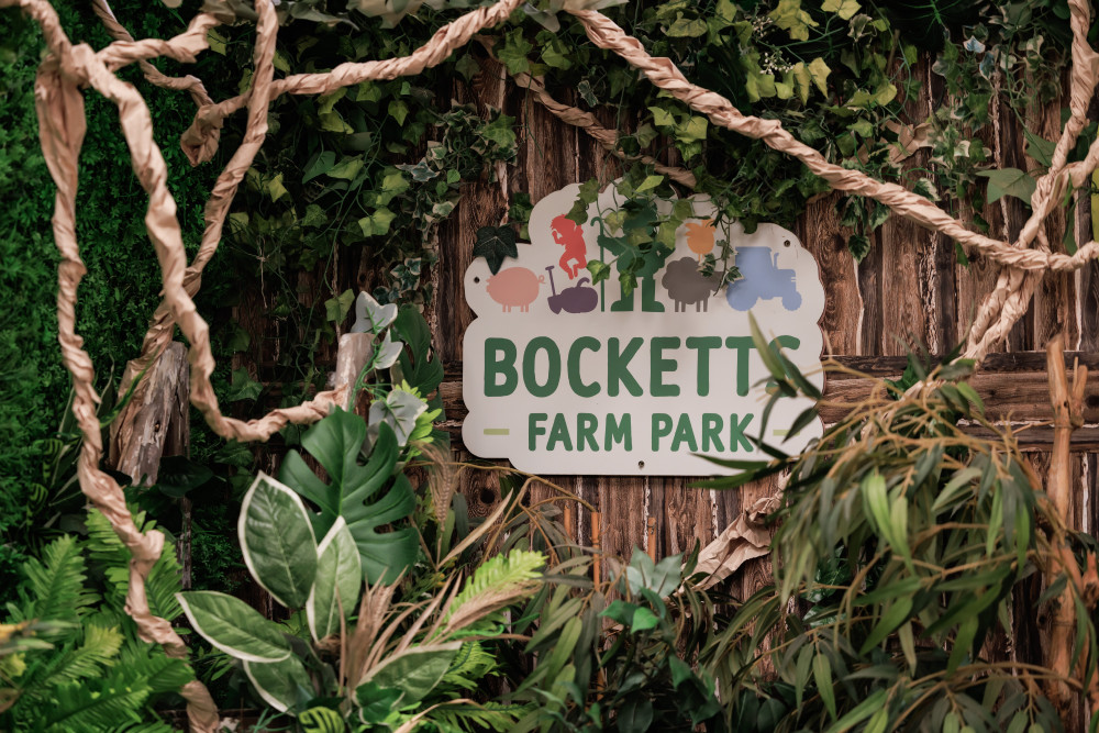 Bocketts sign